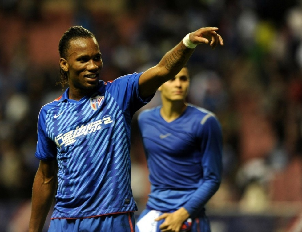 德罗巴在中国队比赛中表现优异，重返赛场引发热议！