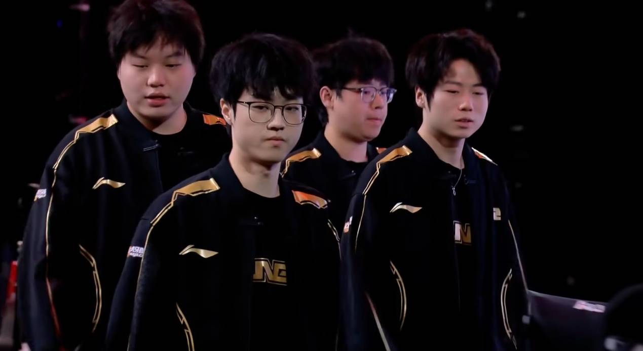 开云入口-Uzi迎来七赛季出色发挥，TL观众热烈欢呼！-开云入口